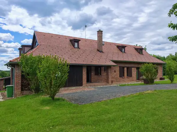 Eladó családi ház, Apátistvánfalva 7 szoba 350 m² 330 M Ft