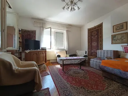 eladó családi ház, Bakonyjákó