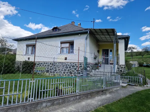 Eladó családi ház, Balaton 3 szoba 95 m² 33 M Ft