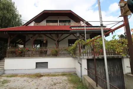 Eladó családi ház, Balatonmáriafürdő 3 szoba 210 m² 110 M Ft