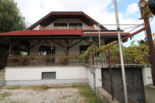 Eladó családi ház, Balatonmáriafürdő 3 szoba 250 m² 110 M Ft