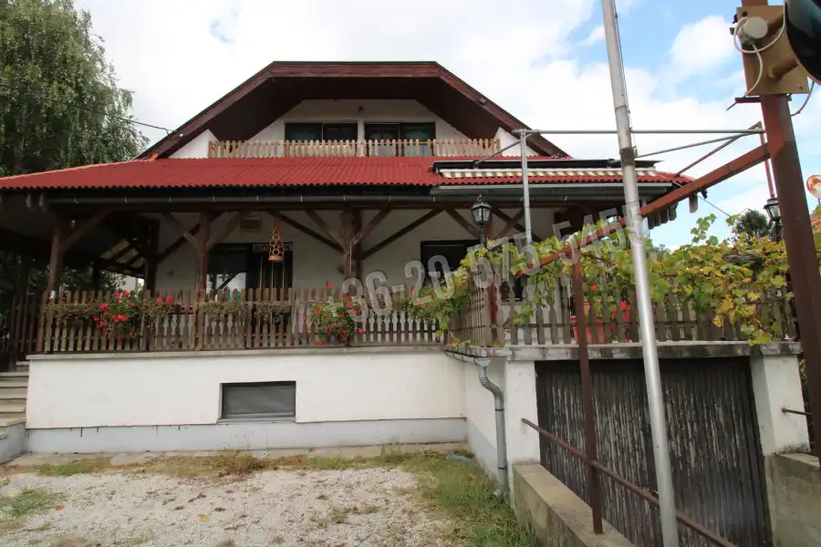 eladó családi ház, Balatonmáriafürdő