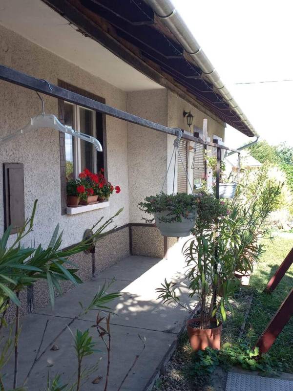 eladó családi ház, Baracs