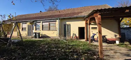 eladó családi ház, Baracs