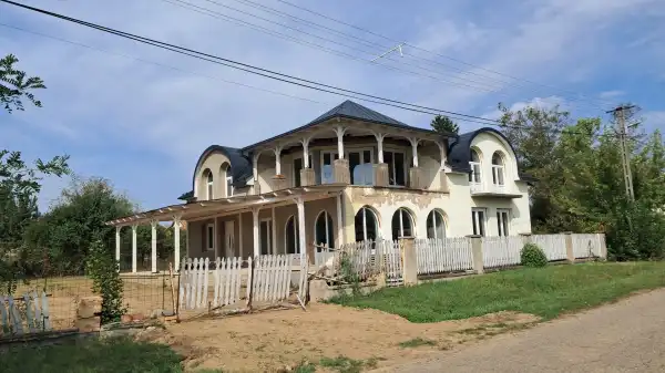 Eladó családi ház, Bátonyterenye 6 szoba 240 m² 37.9 M Ft