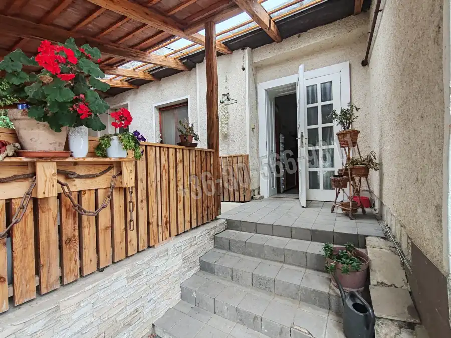 eladó családi ház, Becske