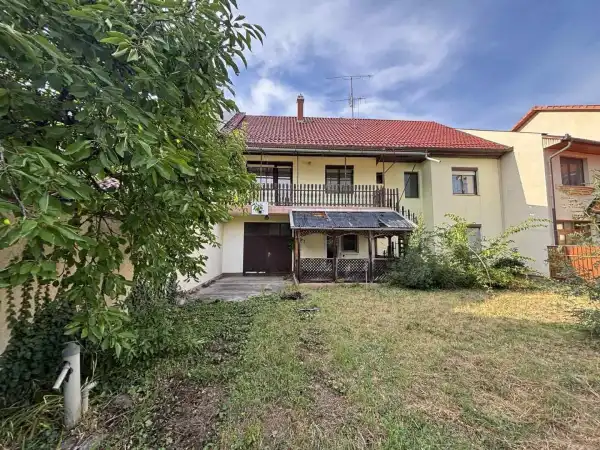 Eladó családi ház, Békéscsaba 6 szoba 246 m² 87.9 M Ft