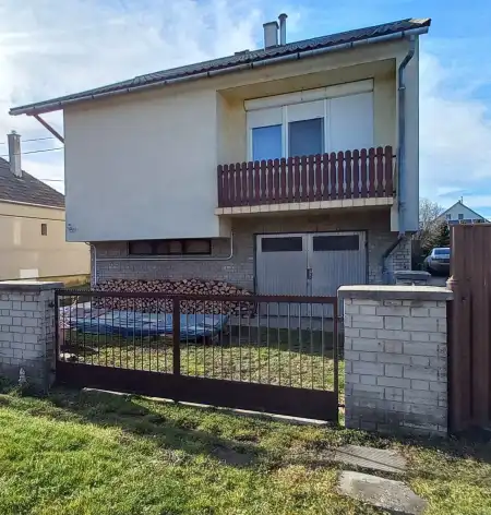 eladó családi ház, Bicske