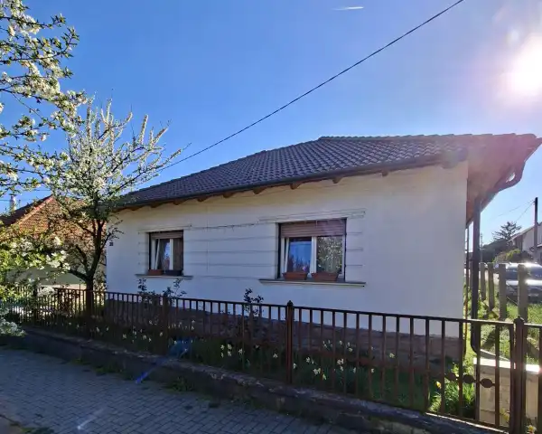 Eladó családi ház, Bicske 2 szoba 80 m² 88.5 M Ft