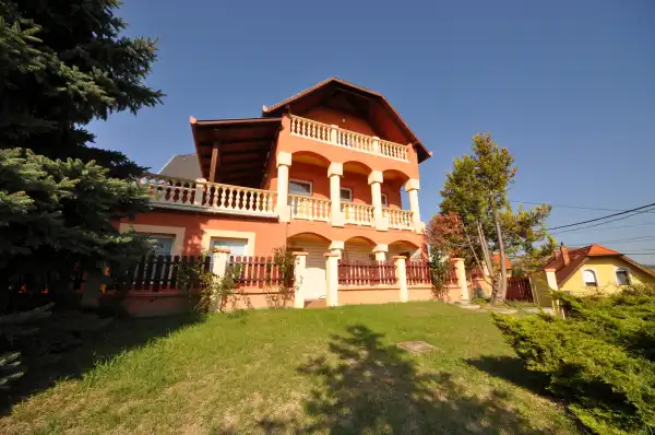 Eladó családi ház, Budaörs 6 szoba 490 m² 295 M Ft