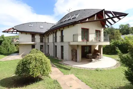 Eladó családi ház, Budapest, II. kerület 8 szoba 552 m² 565.7 M Ft