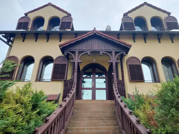 Eladó családi ház, Budapest, XIV. kerület 6+1 szoba 352 m² 209.9 M Ft