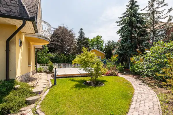 Eladó családi ház, Budapest, XXI. kerület 6 szoba 320 m² 229 M Ft