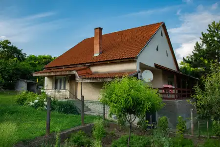 eladó családi ház, Buják
