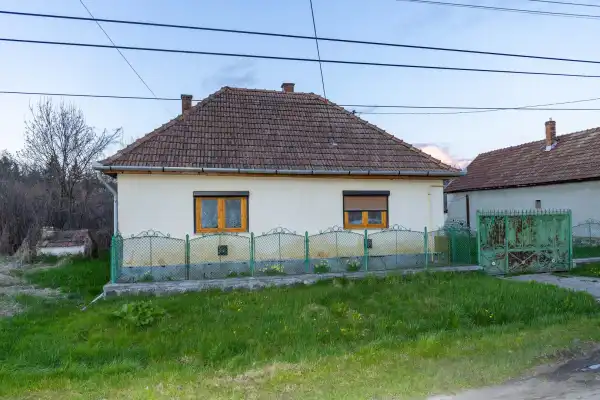 Eladó családi ház, Buják 2 szoba 86 m² 16 M Ft