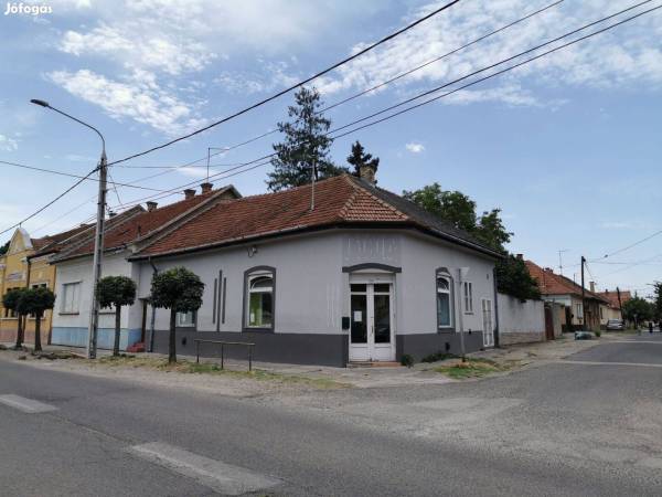 eladó családi ház, Cegléd