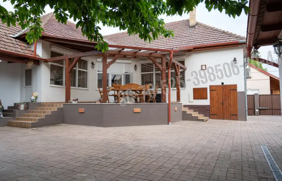 eladó családi ház, Ceglédbercel
