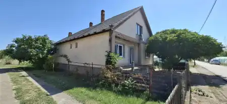 eladó családi ház, Csány