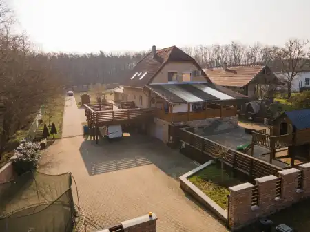 Eladó családi ház, Csesztve 5 szoba 305 m² 99.99 M Ft