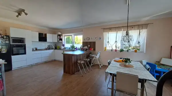 Eladó családi ház, Csolnok 3 szoba 260 m² 65 M Ft