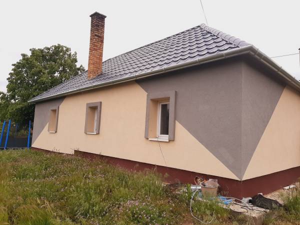 eladó családi ház, Csörög