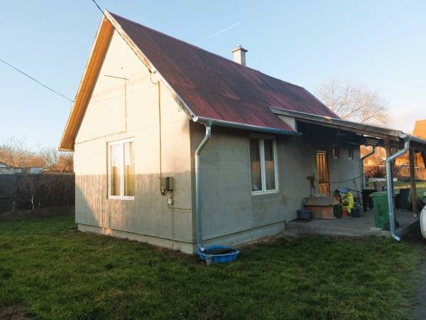 eladó családi ház, Csörög