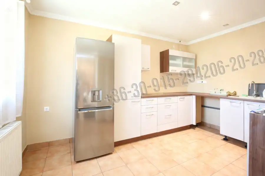 eladó családi ház, Csörög