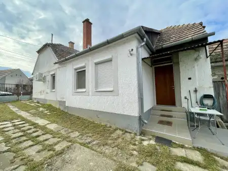 eladó családi ház, Dad