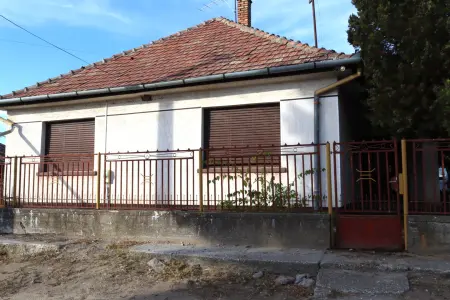 Eladó családi ház, Dánszentmiklós 4 szoba 102 m² 54.5 M Ft