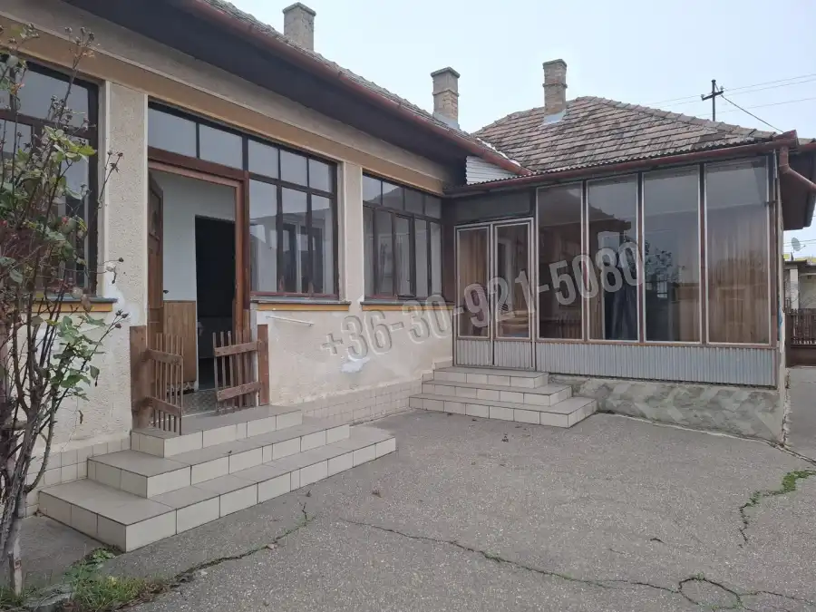 eladó családi ház, Dány