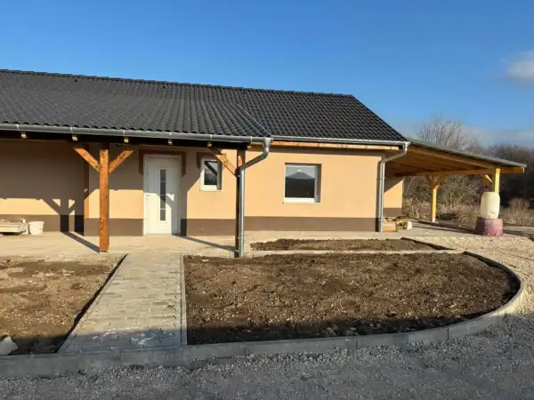 Eladó családi ház, Daruszentmiklós 2 szoba 65 m² 27.3 M Ft