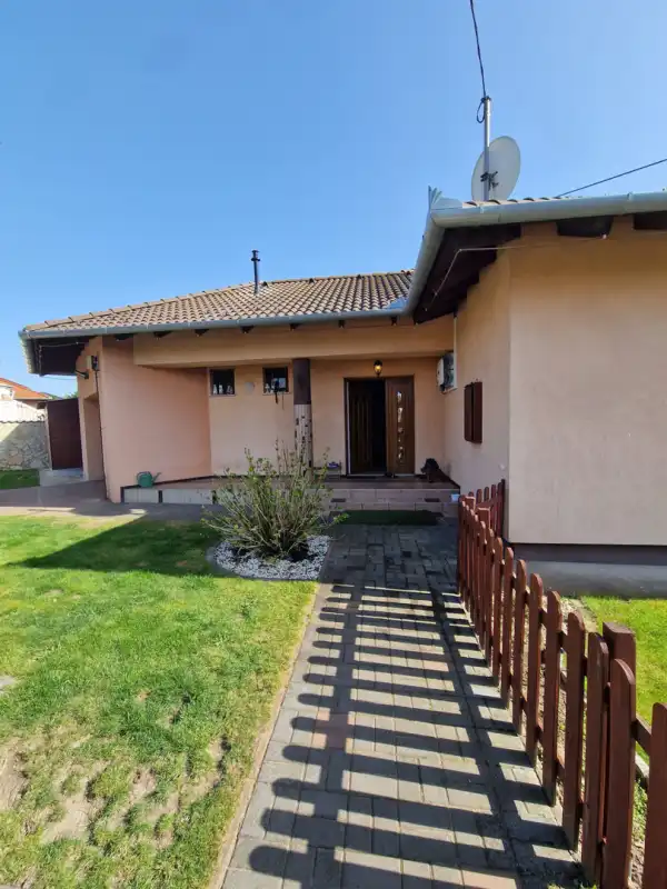 Eladó családi ház, Délegyháza 4 szoba 120 m² 100 M Ft