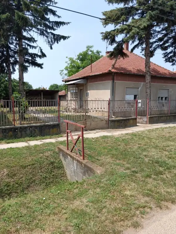Eladó családi ház, Dévaványa 2 szoba 85 m² 13 M Ft
