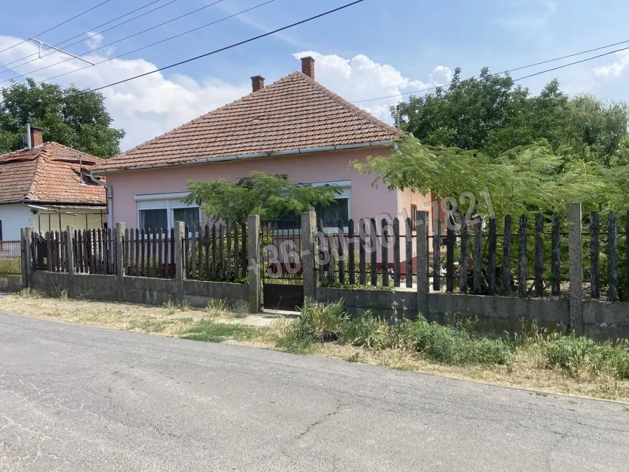 eladó családi ház, Doboz