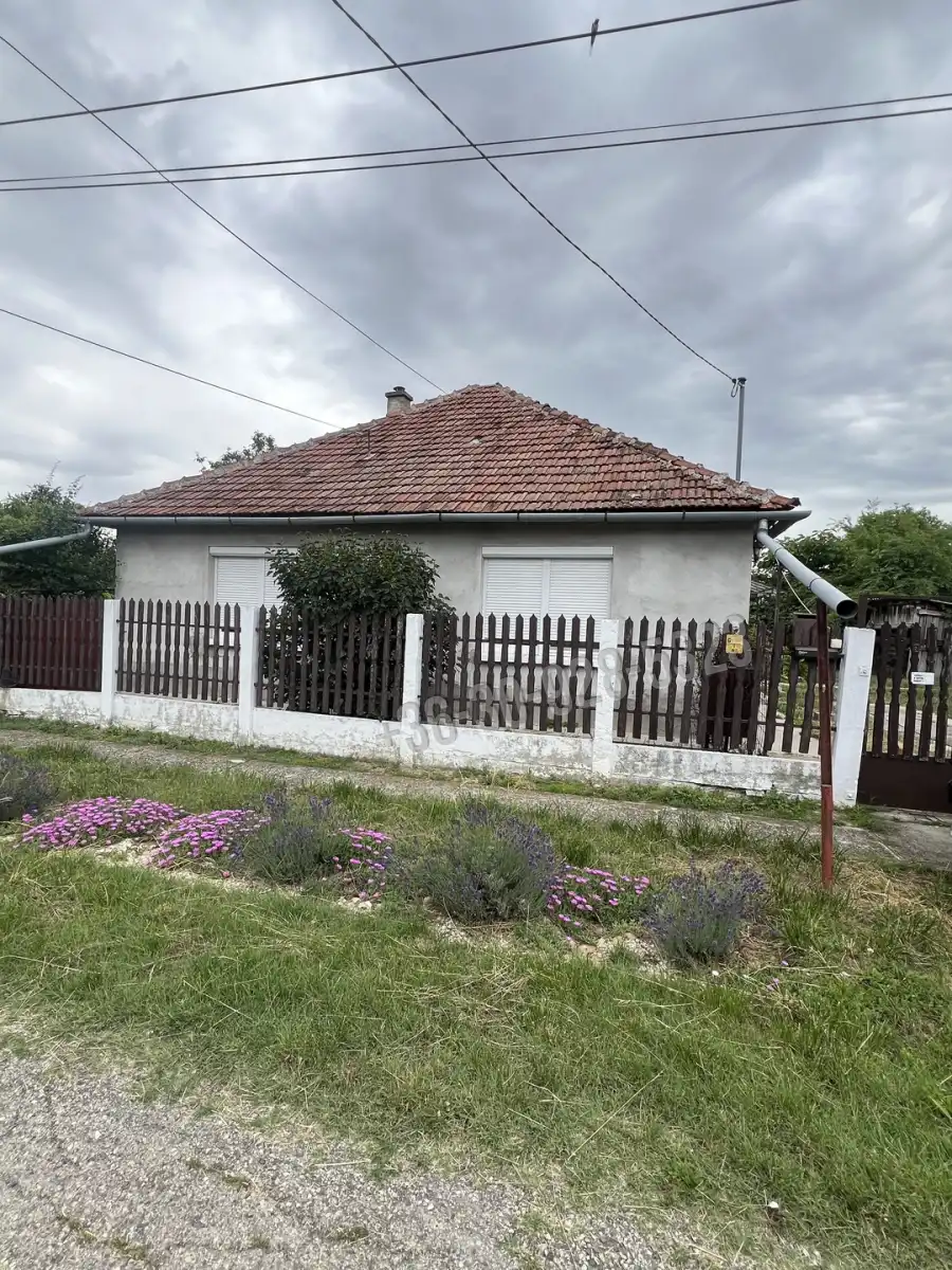 eladó családi ház, Doboz