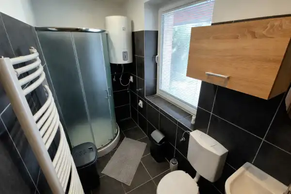 Eladó családi ház, Dunabogdány 7 szoba 235 m² 149.9 M Ft