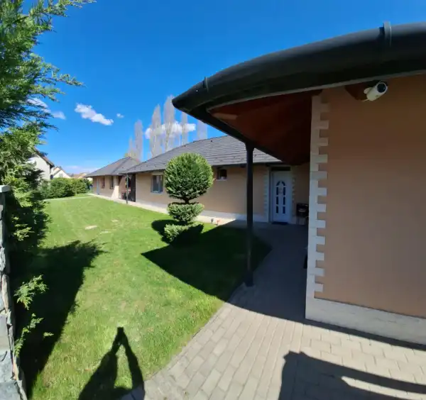 Eladó családi ház, Dunabogdány 7 szoba 235 m² 149.9 M Ft