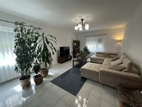 Eladó családi ház, Dunaföldvár 4 szoba 210 m² 121.5 M Ft