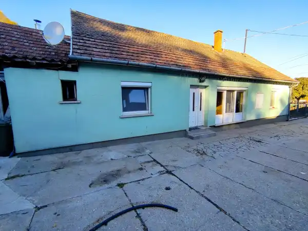 Eladó családi ház, Dunaszekcső 4 szoba 98 m² 16.5 M Ft Eladó családi ház, Dunaszekcső 4 szoba 98 m² 16.5 M Ft