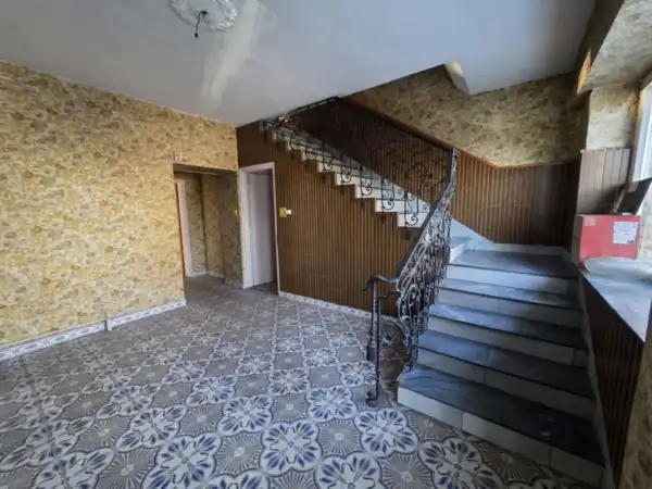 Eladó családi ház, Dunaújváros 5 szoba 270 m² 81 M Ft