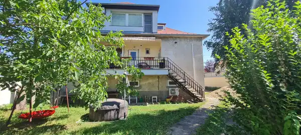Eladó családi ház, Dunaújváros 5+2 szoba 206 m² 74.9 M Ft
