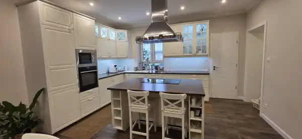 Eladó családi ház, Dunaújváros 5 szoba 145 m² 229 M Ft