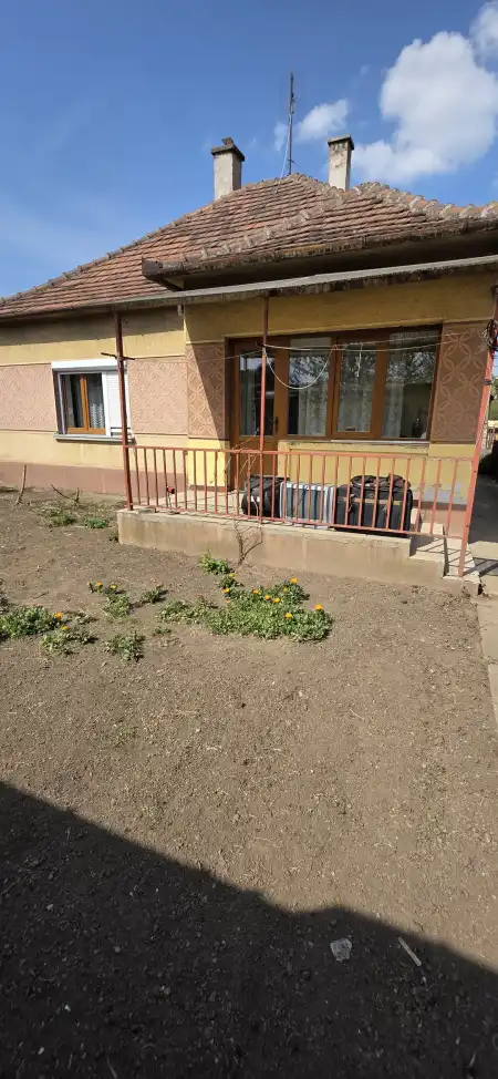 Eladó családi ház, Dunaújváros 2 szoba 90 m² 65 M Ft