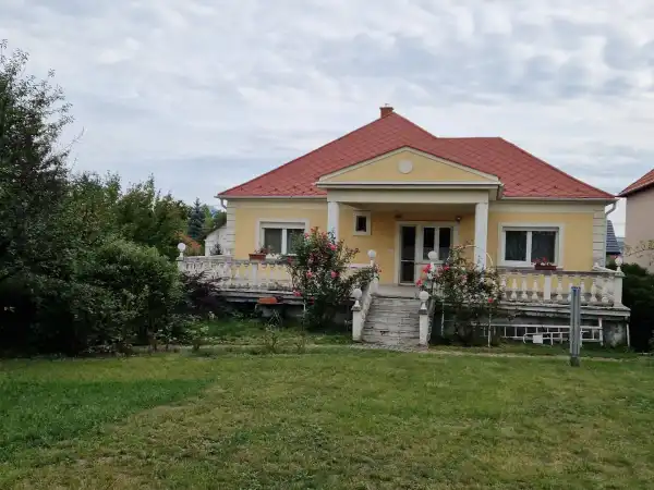 Eladó családi ház, Eger 6 szoba 270 m² 149.9 M Ft