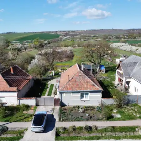 Eladó családi ház, Egerszalók 1+1 szoba 73 m² 32 M Ft