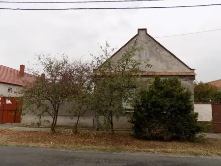 Eladó családi ház, Egyházaskesző 2 szoba 71 m² 8.3 M Ft