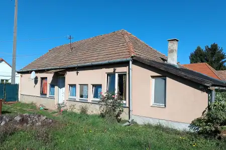 eladó családi ház, Érsekvadkert
