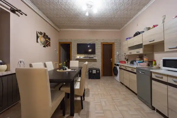 Eladó családi ház, Érsekvadkert 2 szoba 72 m² 21.9 M Ft