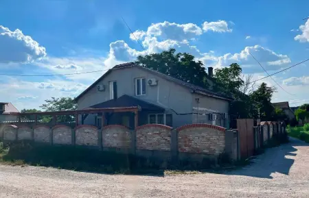 Eladó családi ház, Esztergom 4 szoba 180 m² 62 M Ft