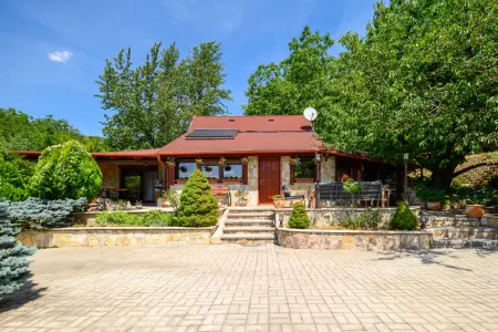Eladó családi ház, Esztergom 3 szoba 126 m² 150 M Ft